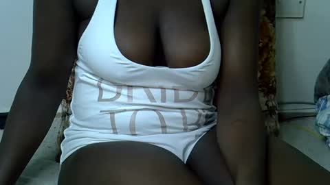 Snapshot of bubbly_ass247 chatting on September 16, 2025, 11:00 am bubbly online show from September 16, 2025, 11:00 am