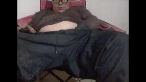 Snapshot of buddyluvzumore chatting on December 22, 2024, 10:38 am buddyluvzumore online show from December 22, 2024, 10:38 am