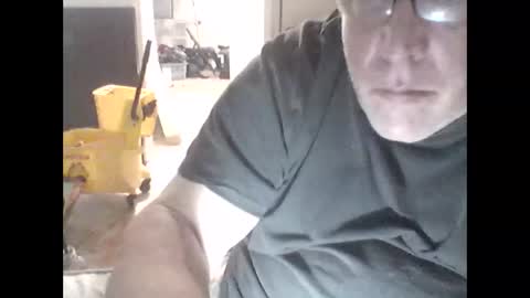 Snapshot of buddyluvzumore chatting on January 24, 2025, 6:03 am buddyluvzumore online show from January 24, 2025, 6:03 am