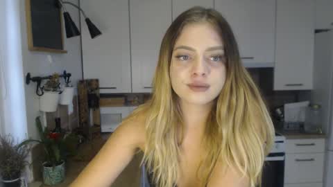 Snapshot of buffyextasy chatting on October 9, 2025, 7:28 am Buffy online show from October 9, 2025, 7:28 am