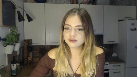 Snapshot of buffyextasy chatting on October 28, 2025, 7:45 am Buffy online show from October 28, 2025, 7:45 am