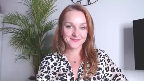 Snapshot of buffyextasy chatting on October 28, 2025, 7:49 pm Buffy online show from October 28, 2025, 7:49 pm