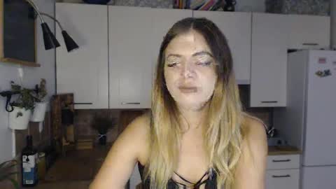 Snapshot of buffyextasy chatting on November 10, 2025, 8:57 am Buffy online show from November 10, 2025, 8:57 am