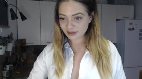 Snapshot of buffyextasy chatting on November 12, 2025, 8:04 am Buffy online show from November 12, 2025, 8:04 am