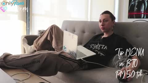 Snapshot of bumbum_kalibum chatting on September 12, 2025, 4:07 pm Ivan online show from September 12, 2025, 4:07 pm