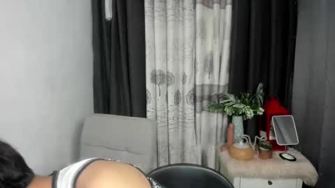 zy online show from December 1, 2025, 7:46 am