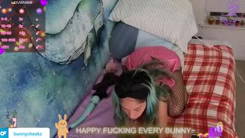 Snapshot of bunnycheekz chatting on November 19, 2025, 8:14 am Tokki bunny online show from November 19, 2025, 8:14 am