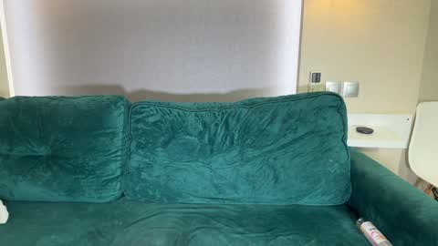 Bonny and Clide  Help us by thumbs up  online show from December 5, 2025, 9:18 am