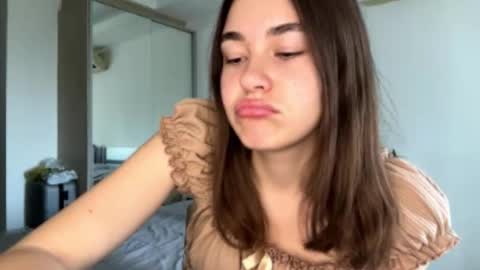 Snapshot of burmahimes chatting on February 26, 2026, 5:39 am Nica online show from February 26, 2026, 5:39 am