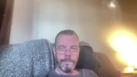 bushbeautician online show from February 3, 2025, 8:35 pm