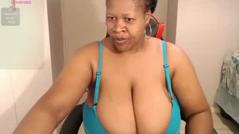 Snapshot of bustylisa85 chatting on December 15, 2024, 3:13 am lisa online show from December 15, 2024, 3:13 am