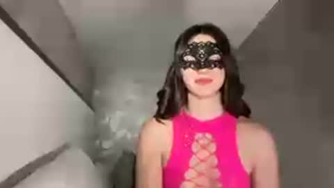 busy_bee69 online show from May 5, 2026, 10:18 pm