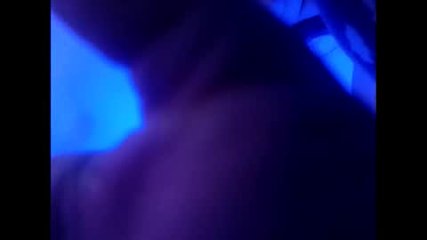 busybee83 online show from December 18, 2025, 8:53 am