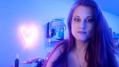 busybee83 online show from January 10, 2026, 8:05 am