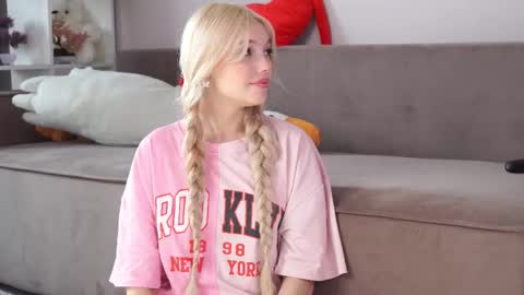 butteflai online show from March 18, 2026, 5:32 am