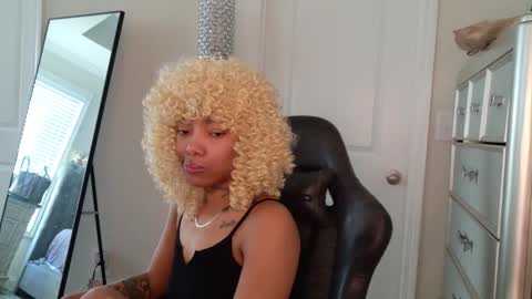 butterfly booty online show from December 19, 2025, 3:52 pm