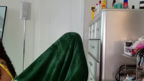 butterfly booty online show from April 22, 2026, 12:28 pm