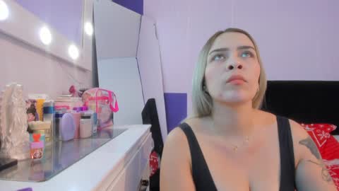 Snapshot of byanca_winklar chatting on December 6, 2024, 8:40 pm     online show from December 6, 2024, 8:40 pm