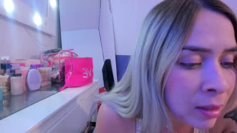 Snapshot of byanca_winklar chatting on December 8, 2024, 4:28 pm     online show from December 8, 2024, 4:28 pm