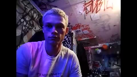 Snapshot of c4r4melncr34m chatting on November 1, 2025, 11:51 pm KILLY online show from November 1, 2025, 11:51 pm