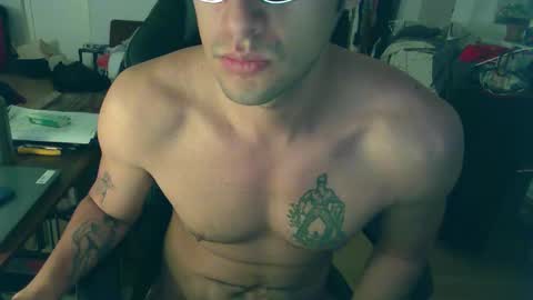 calientecalientee online show from October 3, 2025, 9:56 pm