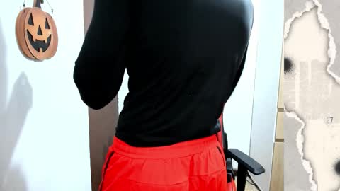 calihotcaliente27 online show from October 28, 2025, 12:09 pm