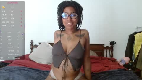 Snapshot of call_me_hedone chatting on May 28, 2026, 11:40 am Hedone online show from May 28, 2026, 11:40 am