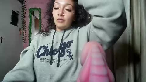 Snapshot of callme_lolas chatting on June 19, 2026, 5:56 am paula online show from June 19, 2026, 5:56 am
