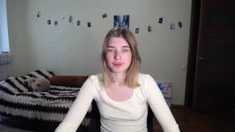 callmesweett online show from May 12, 2026, 12:02 pm