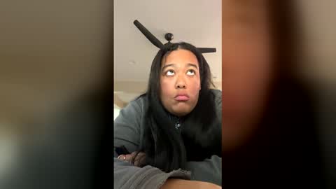 camzxoxox online show from December 14, 2025, 1:22 am