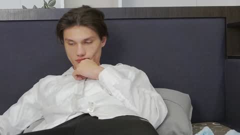 Snapshot of calvin_cay chatting on January 4, 2025, 12:16 am Calvin online show from January 4, 2025, 12:16 am