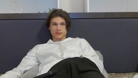 Snapshot of calvin_cay chatting on January 4, 2025, 9:31 pm Calvin online show from January 4, 2025, 9:31 pm