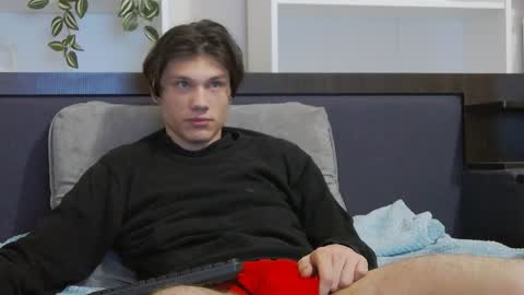 Snapshot of calvin_cay chatting on January 10, 2025, 12:38 am Calvin online show from January 10, 2025, 12:38 am