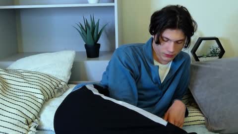 Snapshot of calvin_cay chatting on January 14, 2025, 6:02 am Calvin online show from January 14, 2025, 6:02 am