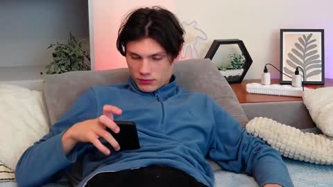 Snapshot of calvin_cay chatting on January 18, 2025, 7:37 pm Calvin online show from January 18, 2025, 7:37 pm