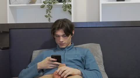 Snapshot of calvin_cay chatting on January 28, 2025, 7:32 pm Calvin online show from January 28, 2025, 7:32 pm