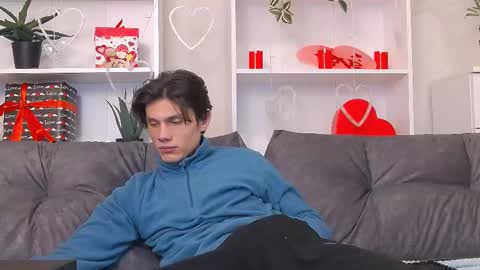 Snapshot of calvin_cay chatting on February 10, 2025, 7:38 pm Calvin online show from February 10, 2025, 7:38 pm