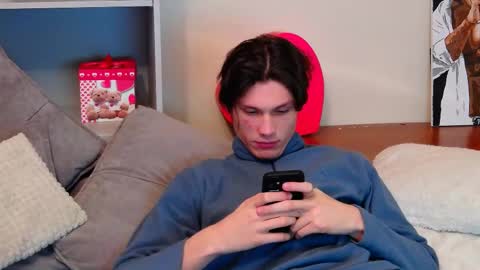 Snapshot of calvin_cay chatting on February 11, 2025, 9:56 pm Calvin online show from February 11, 2025, 9:56 pm