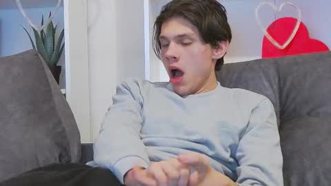 Snapshot of calvin_cay chatting on February 14, 2025, 12:51 am Calvin online show from February 14, 2025, 12:51 am