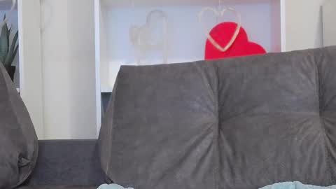 Snapshot of calvin_cay chatting on February 14, 2025, 5:30 am Calvin online show from February 14, 2025, 5:30 am