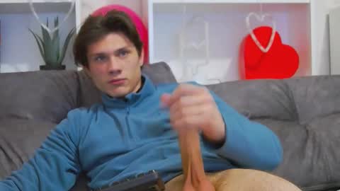 Snapshot of calvin_cay chatting on February 14, 2025, 8:05 pm Calvin online show from February 14, 2025, 8:05 pm