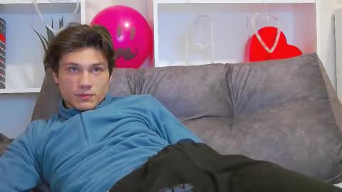 Snapshot of calvin_cay chatting on February 14, 2025, 11:09 pm Calvin online show from February 14, 2025, 11:09 pm