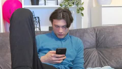 Snapshot of calvin_cay chatting on February 23, 2025, 7:49 pm Calvin online show from February 23, 2025, 7:49 pm