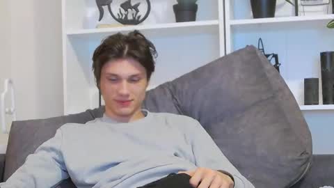 Snapshot of calvin_cay chatting on February 28, 2025, 8:18 pm Calvin online show from February 28, 2025, 8:18 pm