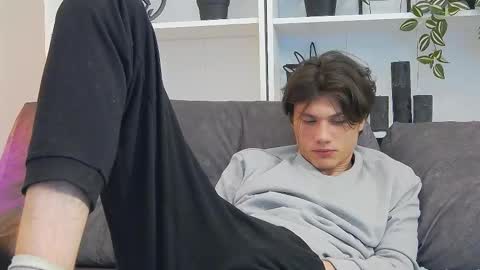 Snapshot of calvin_cay chatting on March 7, 2025, 3:08 am Calvin online show from March 7, 2025, 3:08 am