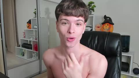 Hey I am Calvin  online show from February 23, 2025, 10:09 pm