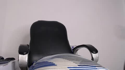 Snapshot of calvinhotlatino chatting on December 5, 2024, 12:19 am calvinhotlatino online show from December 5, 2024, 12:19 am