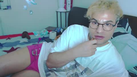 Snapshot of calvinjohnlad chatting on March 4, 2025, 12:07 am Calvinjohnlad online show from March 4, 2025, 12:07 am