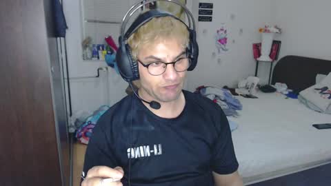 Snapshot of calvinjohnlad chatting on March 8, 2025, 7:09 pm Calvinjohnlad online show from March 8, 2025, 7:09 pm