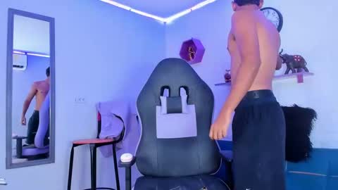 Snapshot of cam_sexyboy chatting on October 27, 2025, 2:04 am cam_sexyboy online show from October 27, 2025, 2:04 am